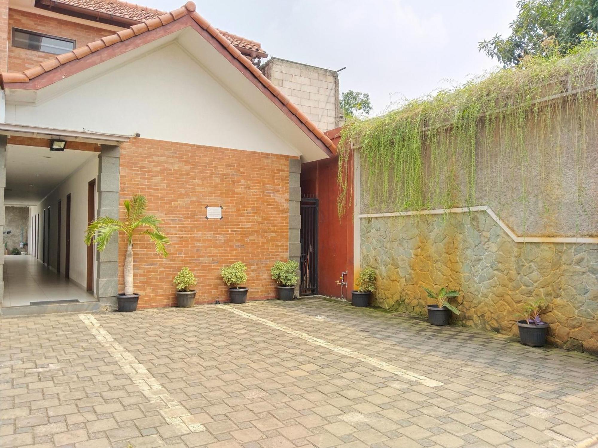Hotel Dejati House Bekasi Exterior foto